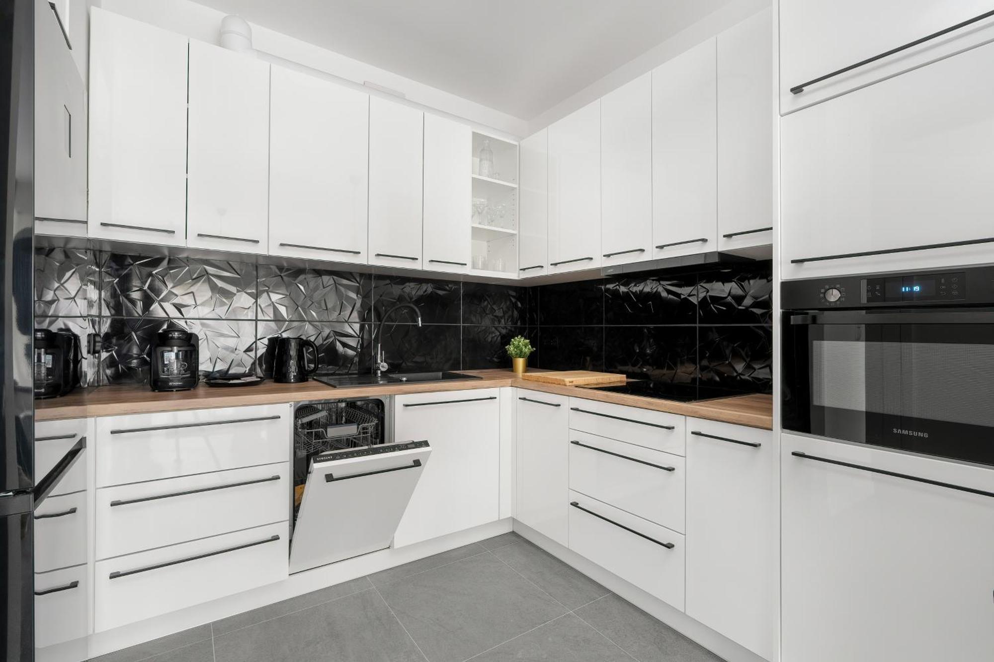 City Center Apartments With Gym & Free Garage Poznan By Noclegi Renters المظهر الخارجي الصورة