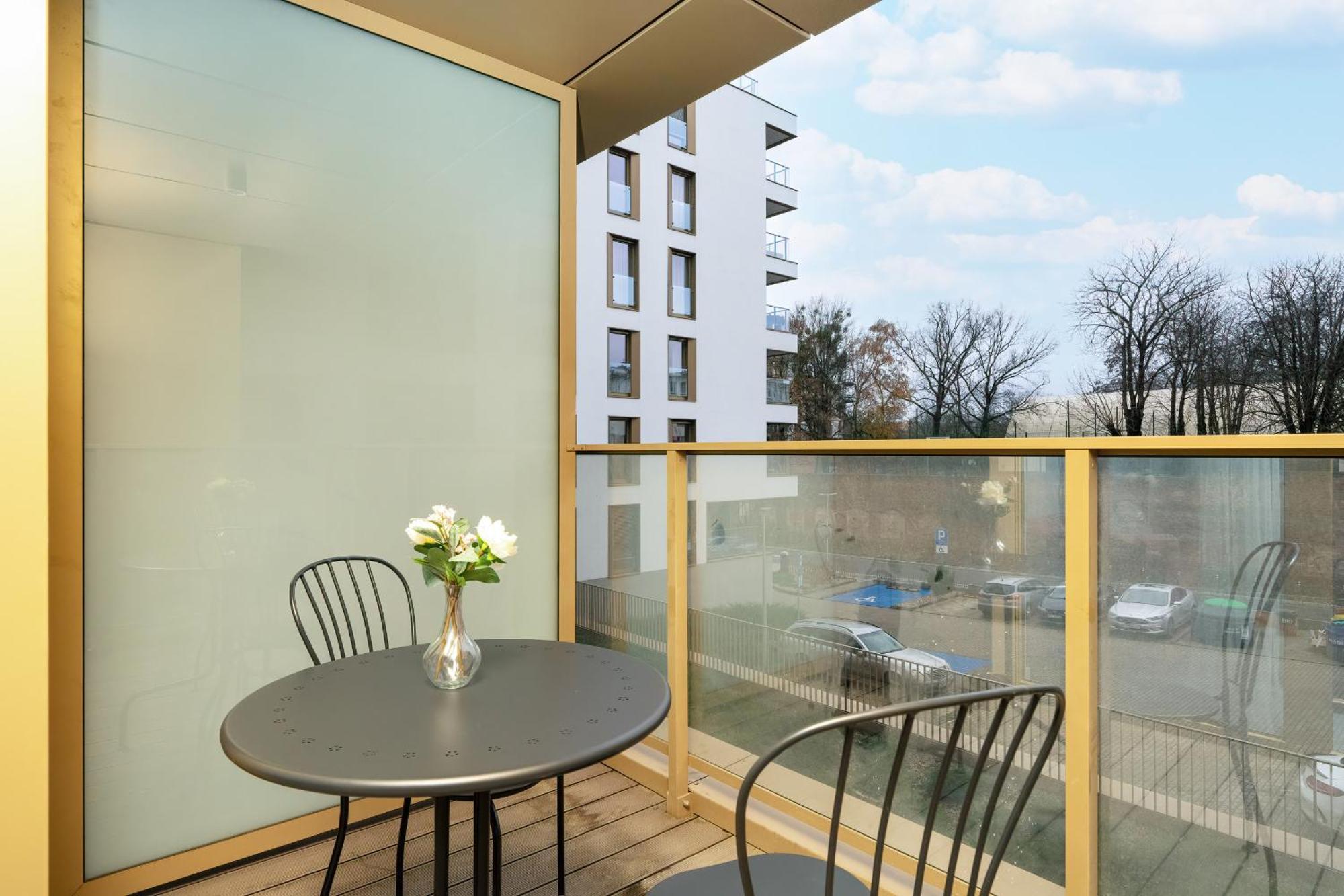 City Center Apartments With Gym & Free Garage Poznan By Noclegi Renters المظهر الخارجي الصورة