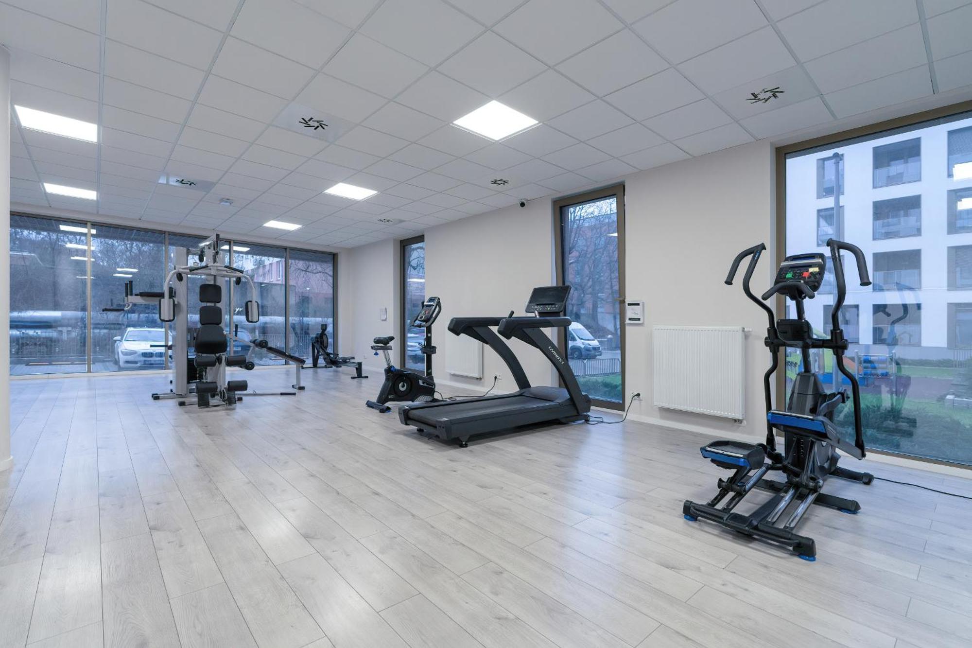 City Center Apartments With Gym & Free Garage Poznan By Noclegi Renters المظهر الخارجي الصورة