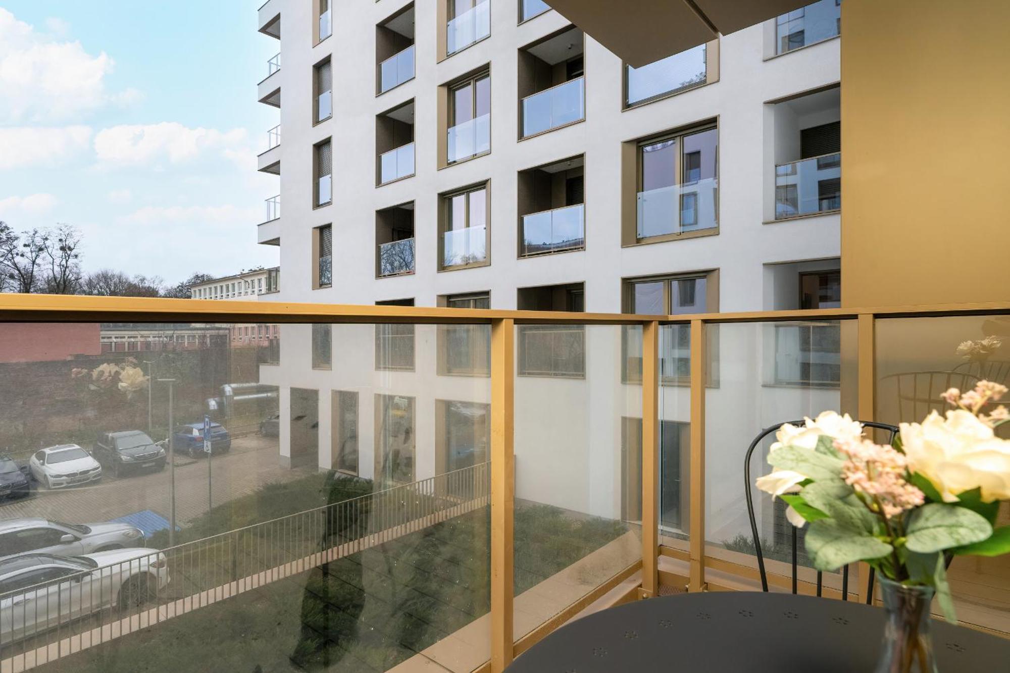 City Center Apartments With Gym & Free Garage Poznan By Noclegi Renters المظهر الخارجي الصورة