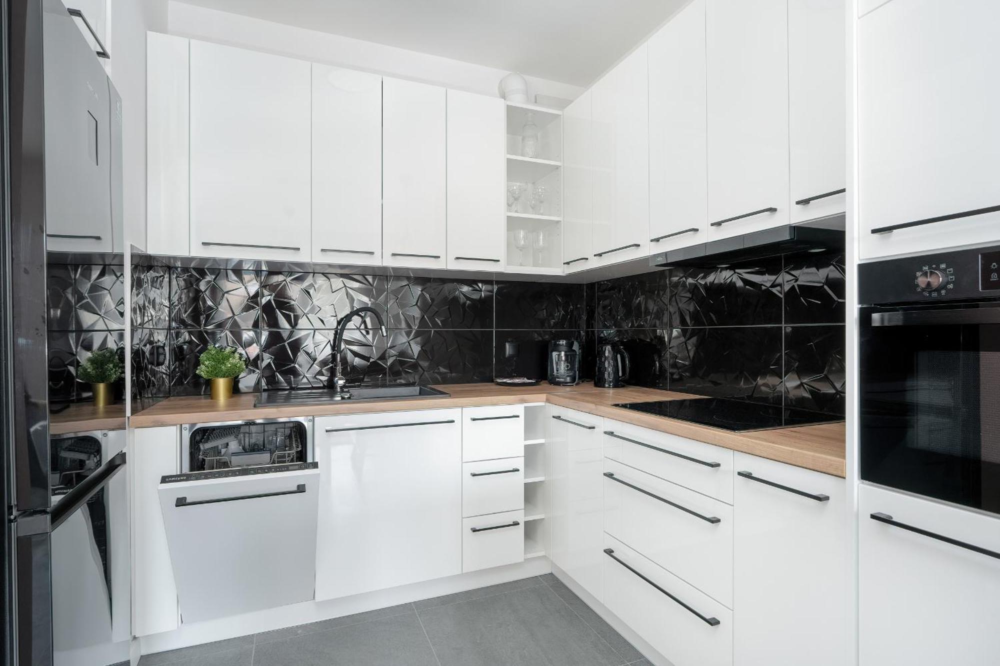 City Center Apartments With Gym & Free Garage Poznan By Noclegi Renters المظهر الخارجي الصورة